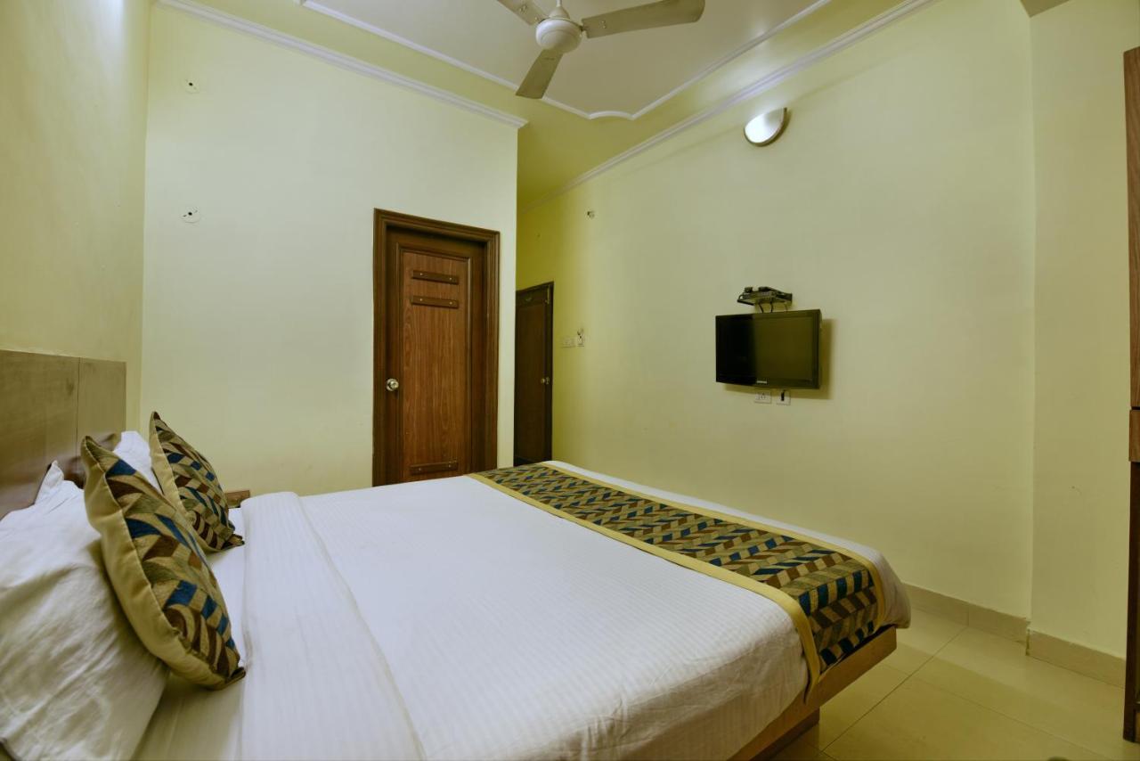 Oyo 2289 Hotel Radha Palace Kukas Exteriér fotografie